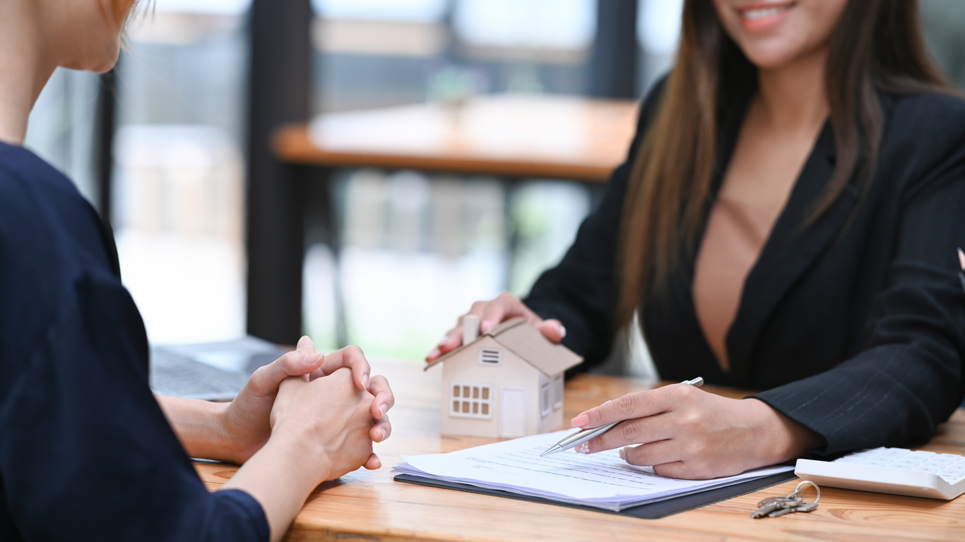 Why a Private Mortgage Lender Might Be the Key to Short-Term Bridge Financing
